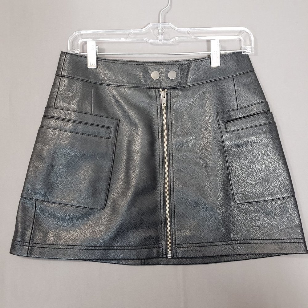 Free People Modern Pleather Women's Mini Skirt Front Zip Pockets Size 2 Black